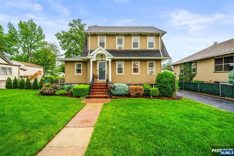 125 Hickory Avenue Bergenfield NJ 07621