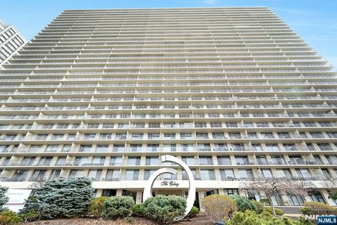 Photo of 1530 Palisade Avenue #27D, Fort Lee, NJ 07024 (MLS # 26010932)