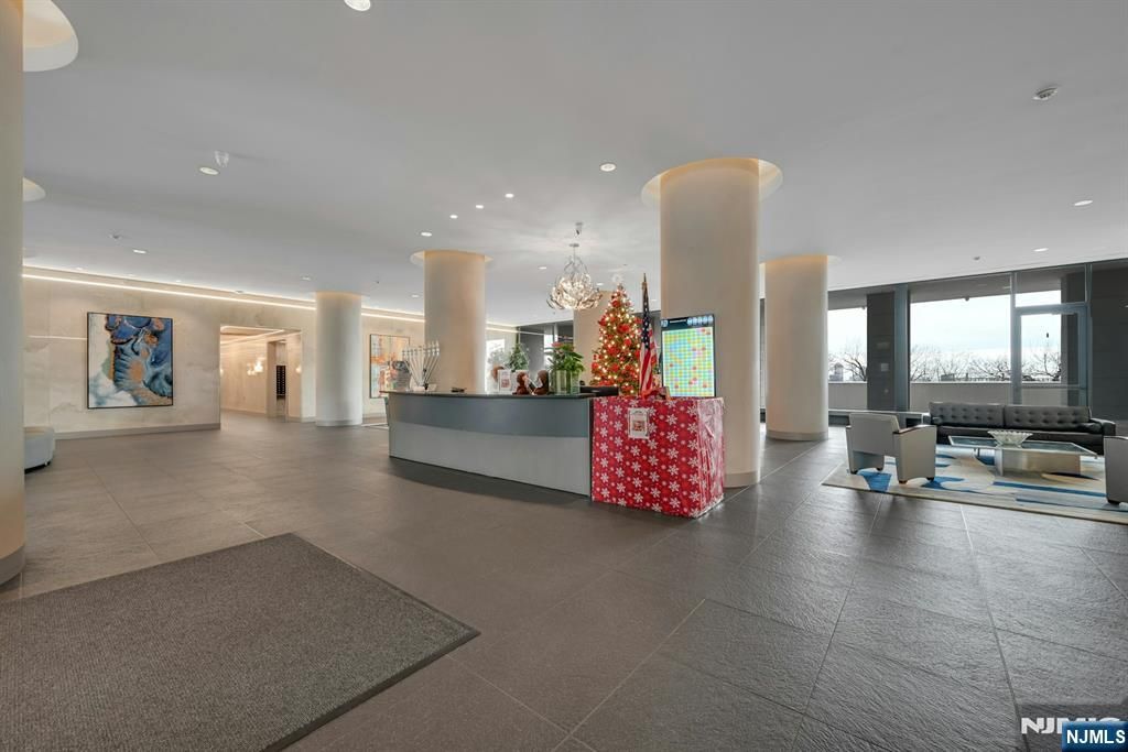 Photo of 1530 Palisade Avenue #27D, Fort Lee, NJ 07024 (MLS # 26010932)