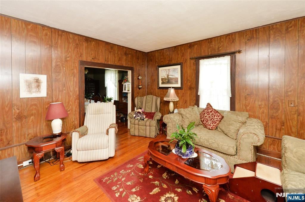 10 Ackerman Avenue