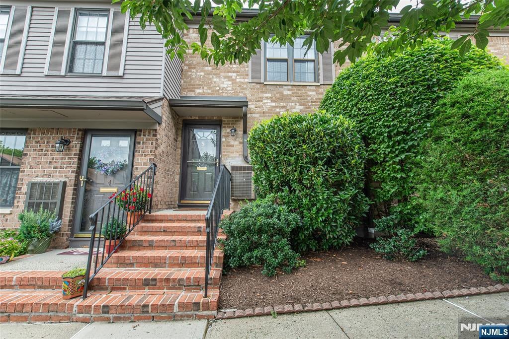 181 Long Hill Road