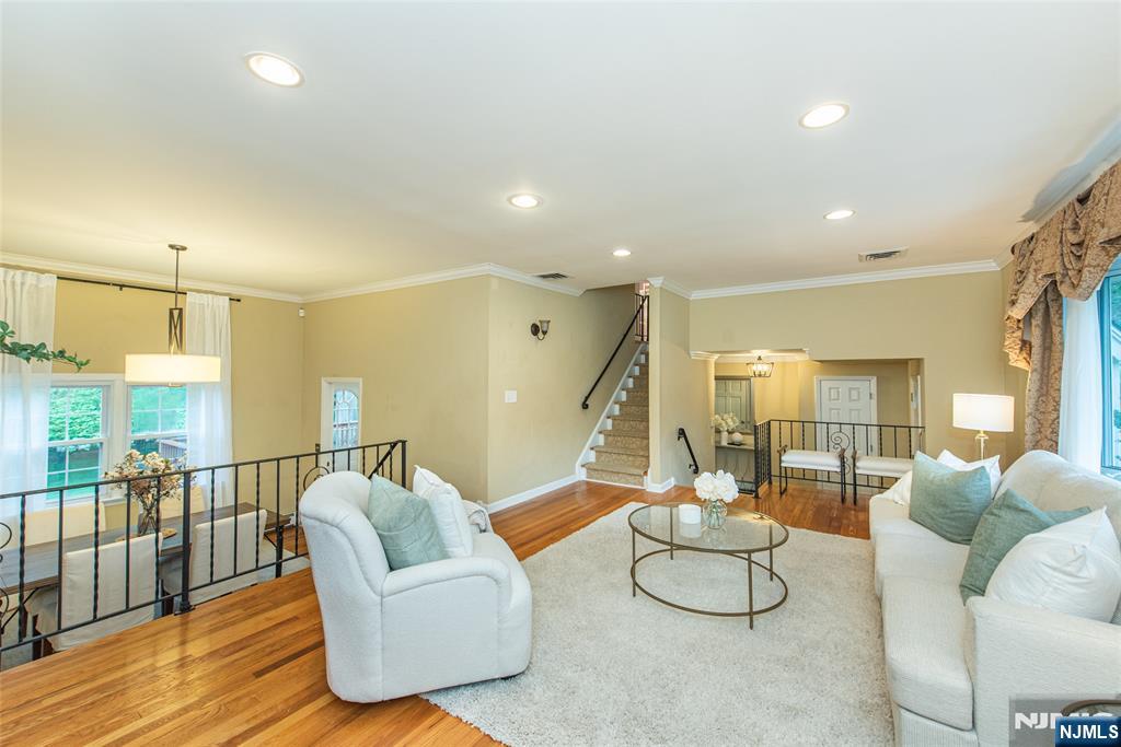 27 Bogert Road