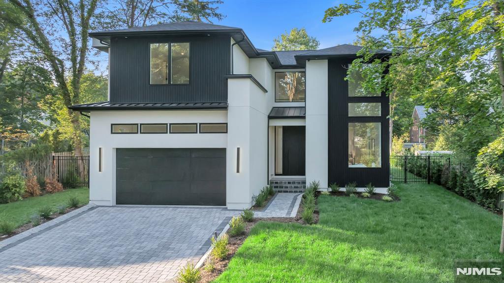 43 Oak Avenue