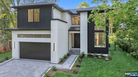 43 Oak Avenue Tenafly NJ 07670