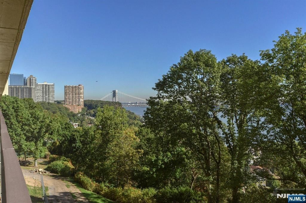 Photo of 1 Horizon Road #609, Fort Lee, NJ 07024 (MLS # 25034703)