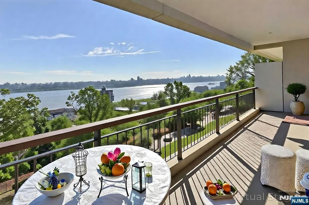 Photo of 1 Horizon Road #609, Fort Lee, NJ 07024 (MLS # 25034703)