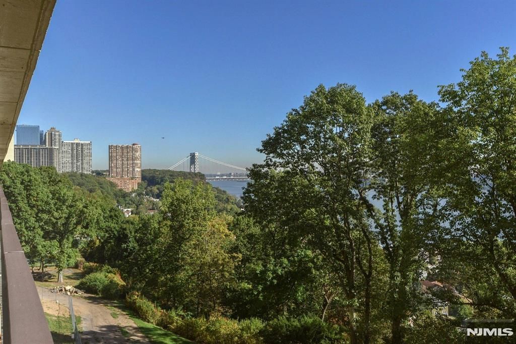 Photo of 1 Horizon Road #609, Fort Lee, NJ 07024 (MLS # 25034703)