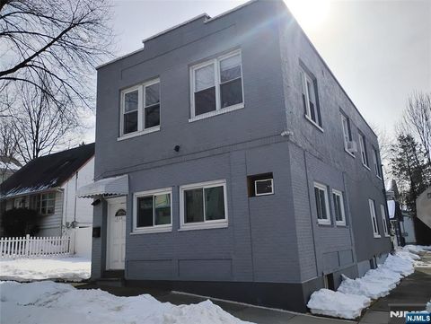 Photo of 540 Kipp St #unit2, Teaneck, NJ 07666 (MLS # 26005014)