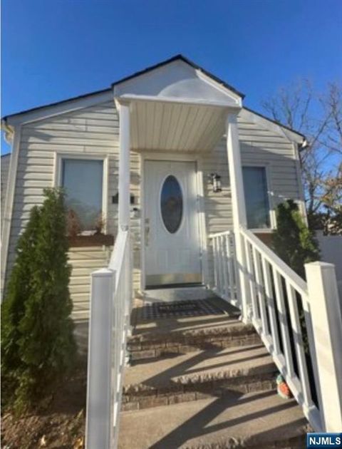 88 Fournier Crescent Elmwood Park NJ 07407