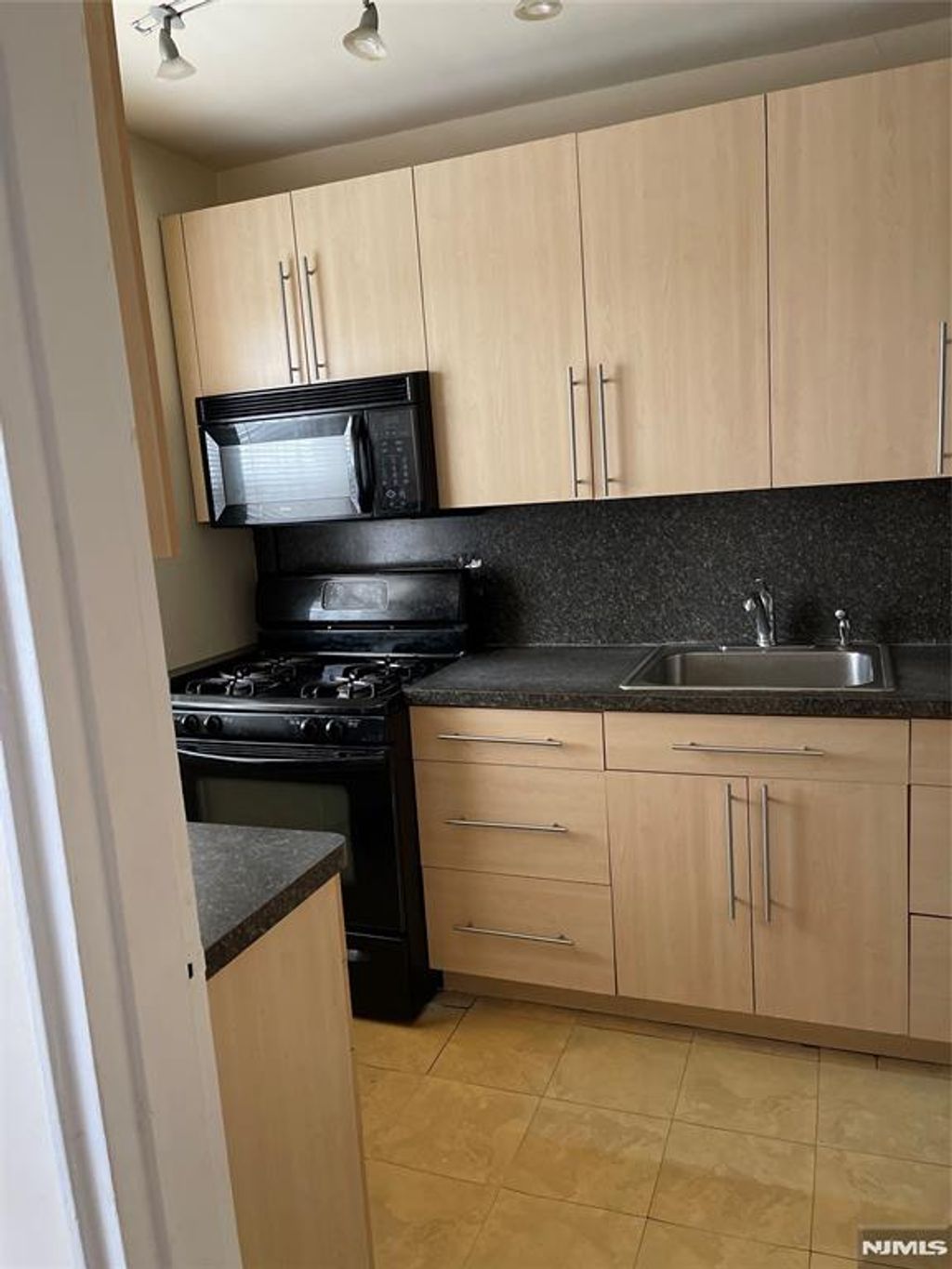 Photo of 1470 W TERRACE Circle #4, Teaneck, NJ 07666 (MLS # 25042873)