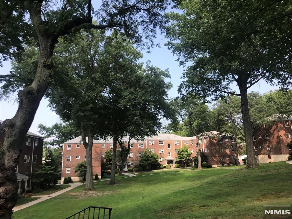 Photo of 1470 W TERRACE Circle #4, Teaneck, NJ 07666 (MLS # 25042873)