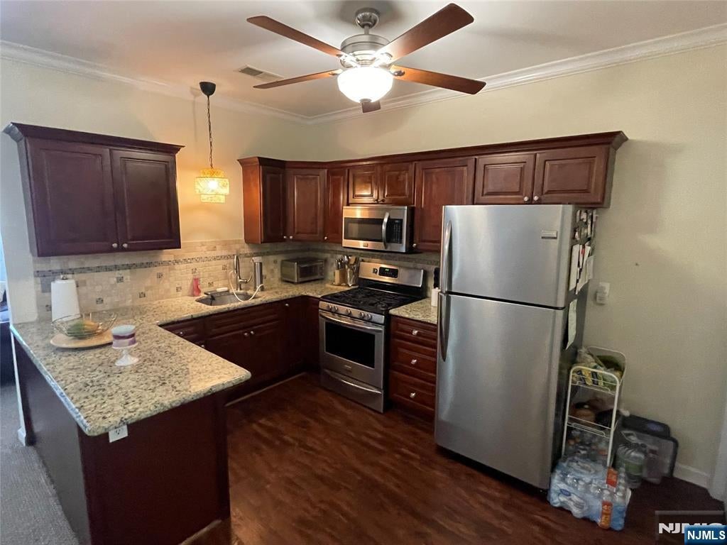 485 Saddle River Road 18