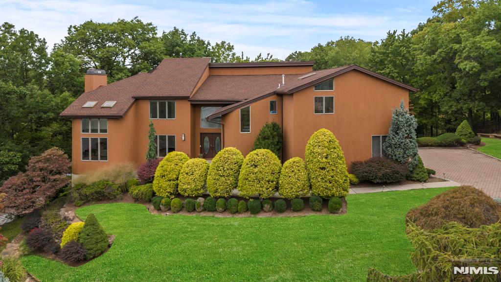 Property for Sale at 7 Tiffany Court, Cedar Grove, New Jersey - Bedrooms: 5 
Bathrooms: 5 
Rooms: 13  - $1,850,000