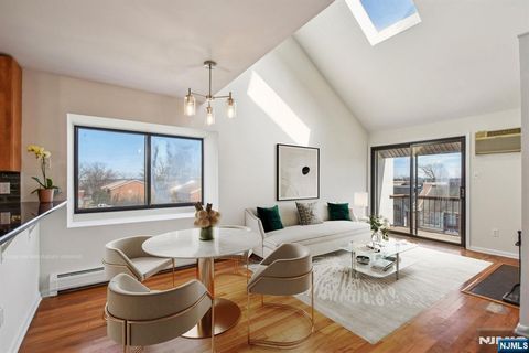 MLS: 25008961