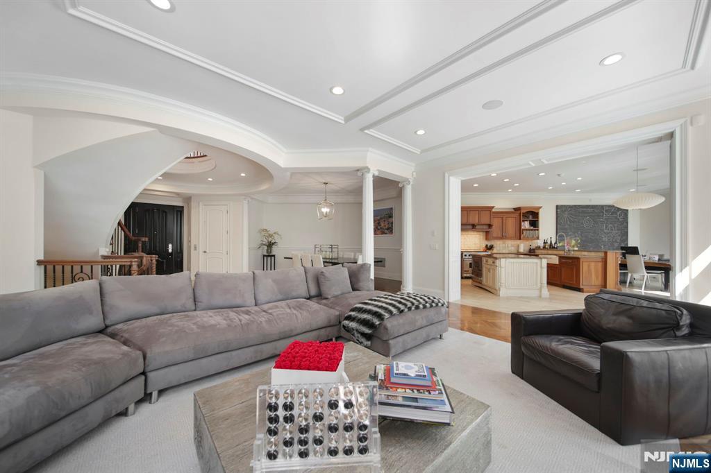 713 Bellaire Drive