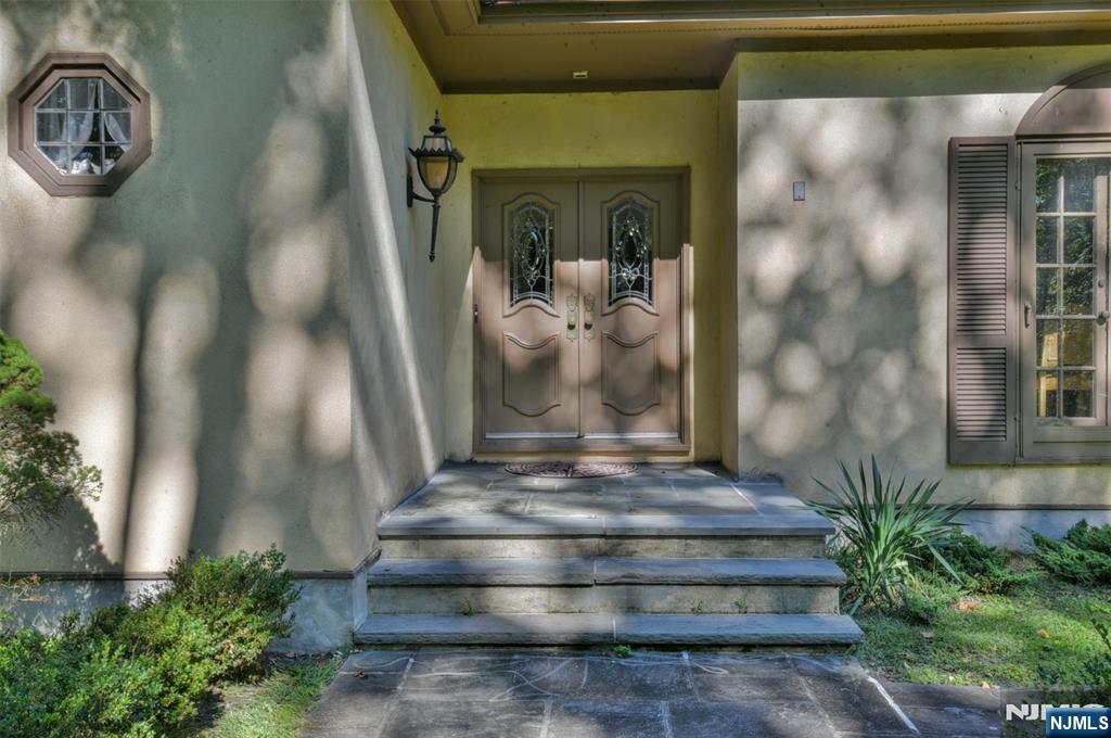 2 E Saddle River Road