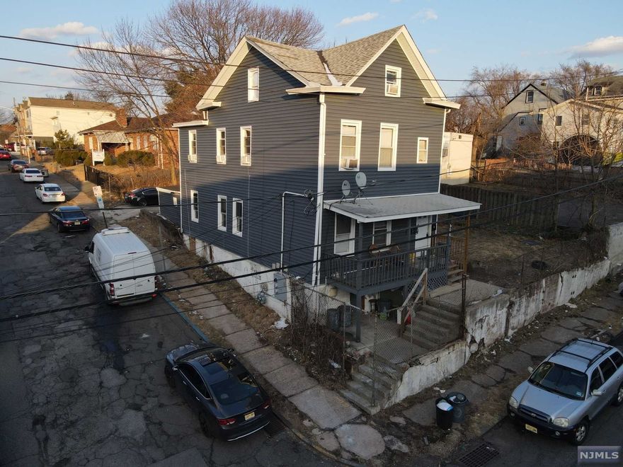 2 Family unit. Live in one and rent the other to pay your mortgage or rent both and maximize your profit!