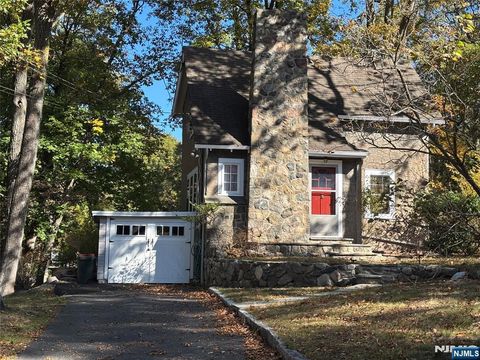 Photo of 211 Washington St, Franklin Lakes, NJ 07417 (MLS # 25037739) Photo of 211 Washington St, Franklin Lakes, NJ 07417 (MLS # 25037739)