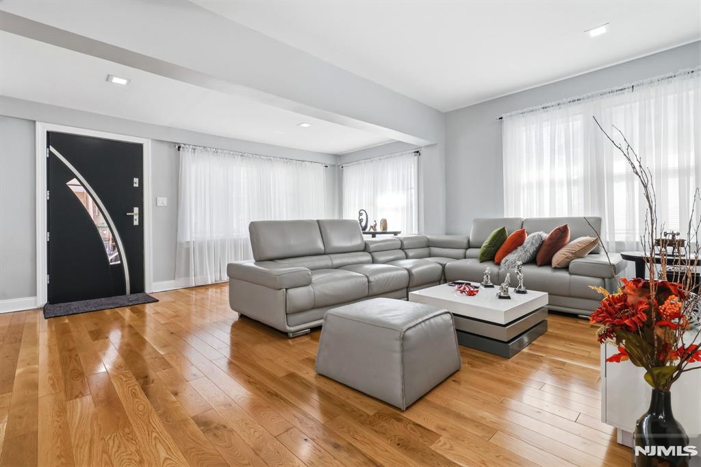 15 Pehle Avenue