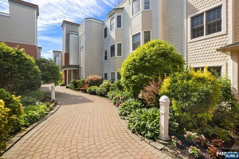Photo of 345 The Promenade, Edgewater, NJ 07020 (MLS # 26020522)