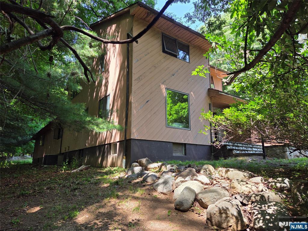 724 Tall Oaks Court