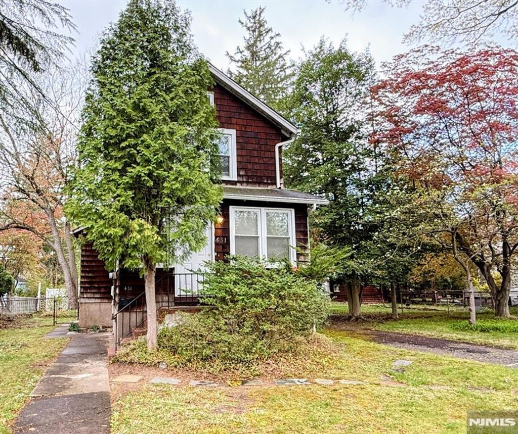 Photo of 431 Cedar Avenue, Paramus, NJ 07652 (MLS # 26014092)