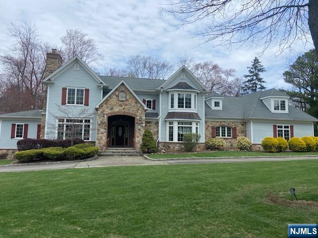 25 Stony Brook Drive, North Caldwell, New Jersey - 5 Bedrooms  
6.5 Bathrooms  
12 Rooms - 