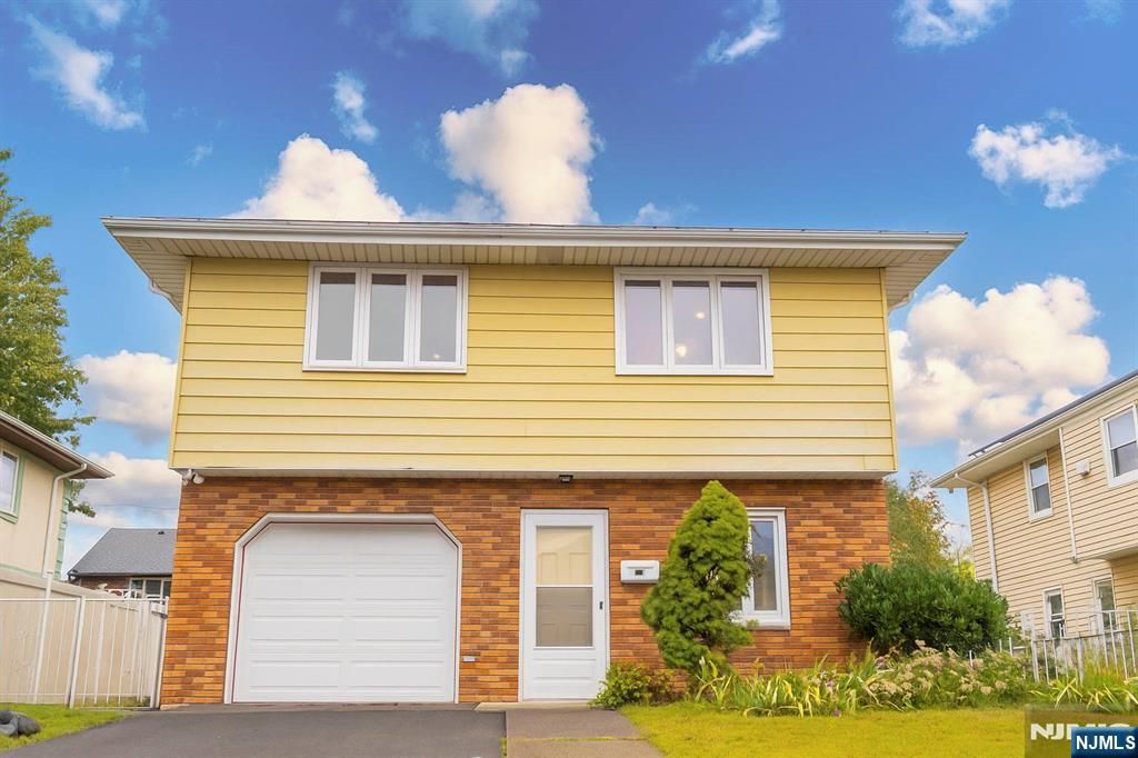 Photo of 11 Roehrs Drive, Wallington, NJ 07057 (MLS # 25035519)