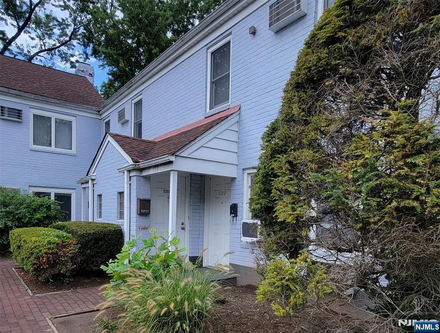 Conveniently located near schools, shopping, and NYC transportation. Fresh painted 2 bed rooms condo with deck at the back yard. 4 minutes walking distance to Leonia High school. one car parking space. Cats are allowed.