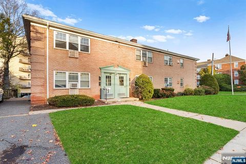 Photo of 138 Clinton Pl #7C, Hackensack, NJ 07601 (MLS # 26004471)