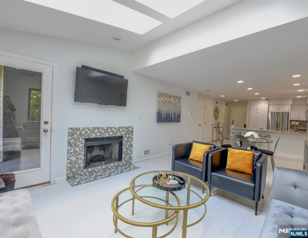 727 Mainsail Lane 727