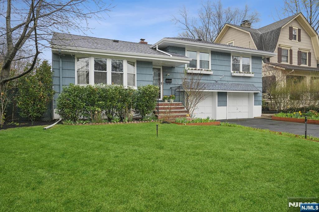Property for Sale at 21 Hillside Avenue, Glen Ridge, New Jersey - Bedrooms: 3 
Bathrooms: 4 
Rooms: 8  - $899,000