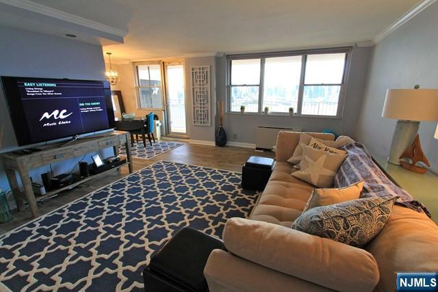 6040 Boulevard E 25F