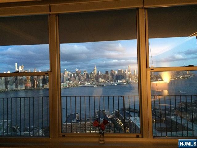 6040 Boulevard E 25F