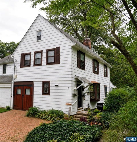 Photo of 3 Bolton Place, Fair Lawn, NJ 07410 (MLS # 26031208)
