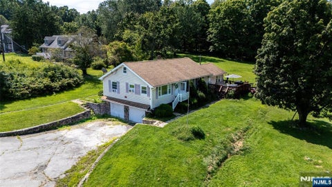 Photo of 12 James Terrace, Fredon, NJ 07860 (MLS # 26032383)