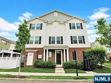 2 Truman Dr, Wood Ridge, New Jersey - 4 Bedrooms  
4 Bathrooms  
10 Rooms - 