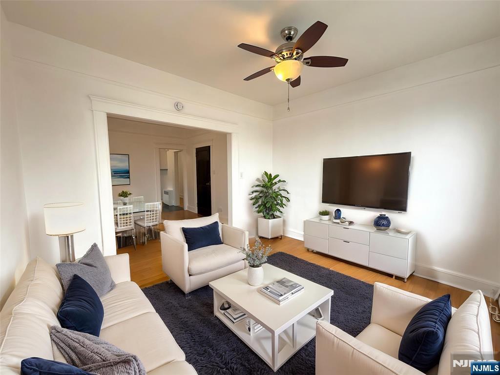 436 Undercliff Ave, Edgewater, New Jersey - 3 Bedrooms  
1 Bathrooms  
6 Rooms - 