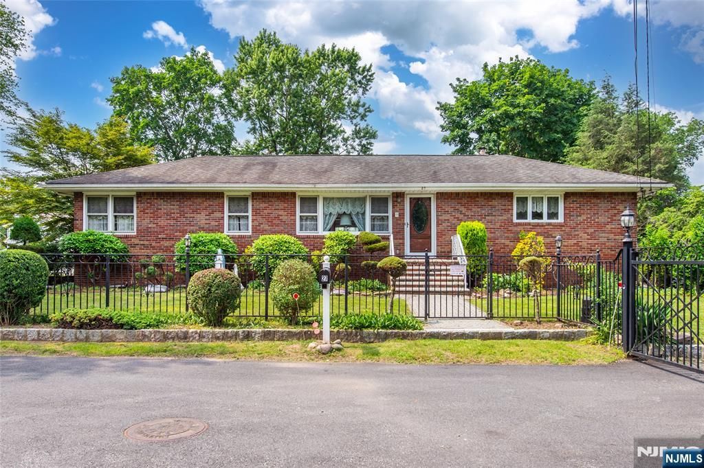 Photo of 27 Colville Road, Wayne, NJ 07470 (MLS # 25037816)