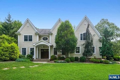 Photo of 85 Everett St, Closter, NJ 07624 (MLS # 26009435)