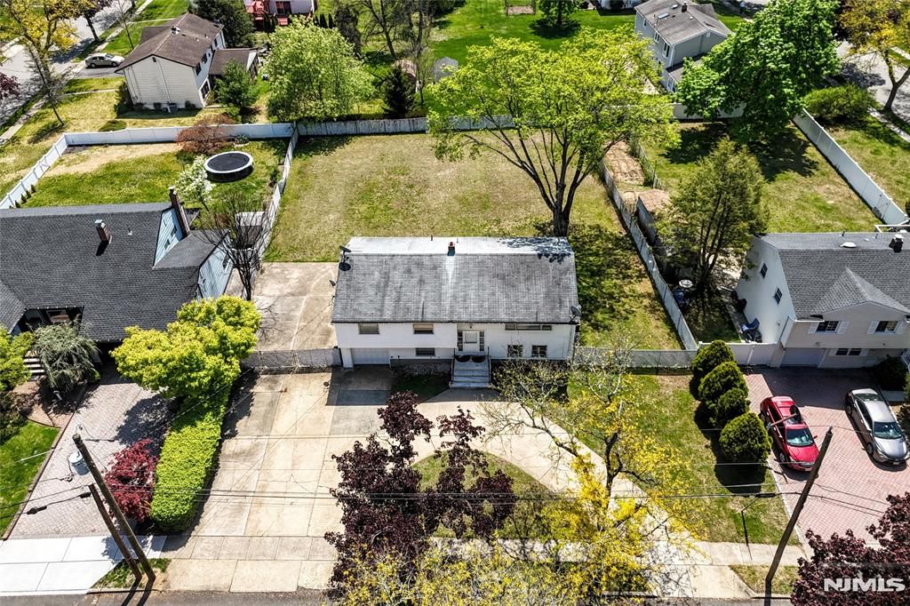 Photo of 5 Burnside Place, Wayne, NJ 07026 (MLS # 26015758)