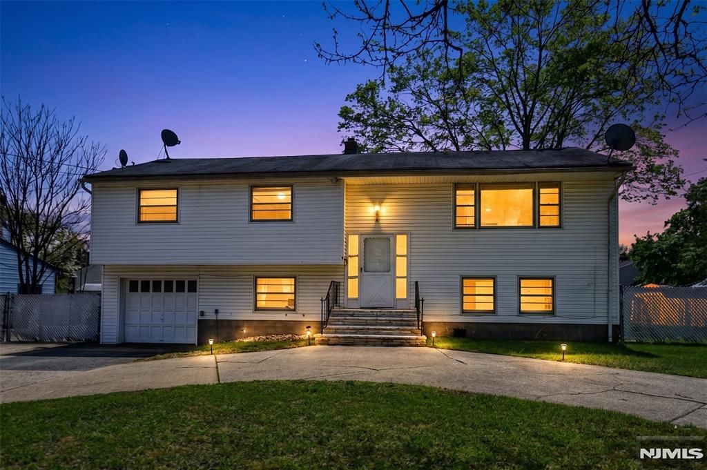 Photo of 5 Burnside Place, Wayne, NJ 07026 (MLS # 26015758)
