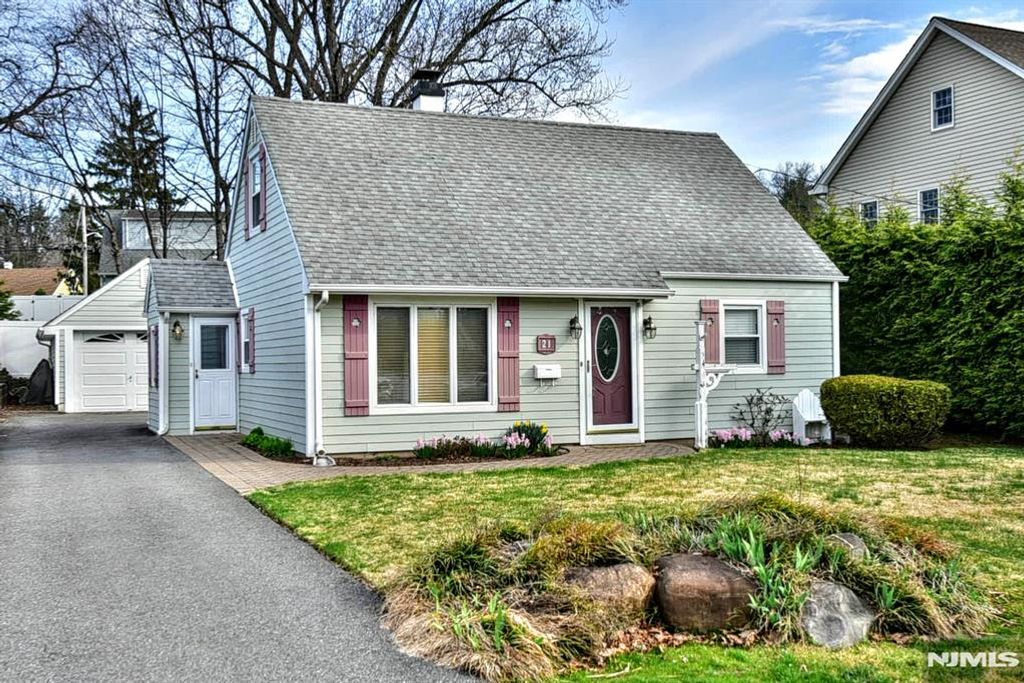 Photo of 21 Charles Terrace, Waldwick, NJ 07463 (MLS # 26000608)