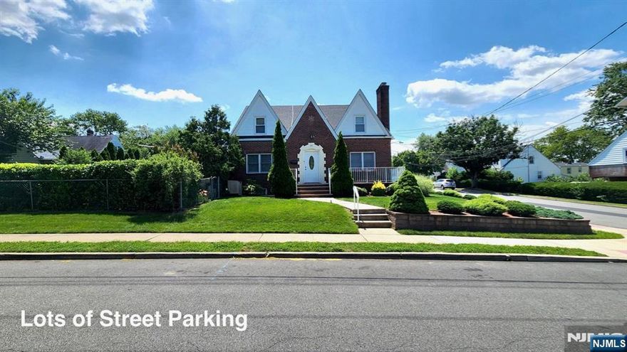 BEAUTIFULLY REMODELED 2ND FL, 2 BEDROOM APARTMENT FOR RENT. WITH NEW HARDWOOD FLOORS & AN UPDATED SLEEK BATHROOM. A LARGE LIVING ROOM & EAT-IN KITCHEN W/ SS APPLIANCES & PANTRY. CENTRAL AC, TONS OF CLOSET/STORAGE SPACE, LOT OF WINDOWS FOR NATURAL LIGHT, LOTS OF STREET PARKING, & PARK VIEWS MAKES THIS A GREAT ALTERNATIVE TO A STANDARD APARTMENT BUILDING. READY FOR IMMEDIATE RENT!! CLOSE TO DOWNTOWN SHOPPING, MAIN STREET & PUBLIC TRANSPORTATION. SORRY, NO PETS AT THIS TIME.