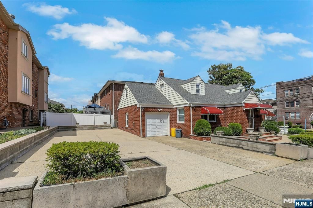Photo of 345 Roff Avenue, Palisades Park, NJ 07650 (MLS # 25031161)