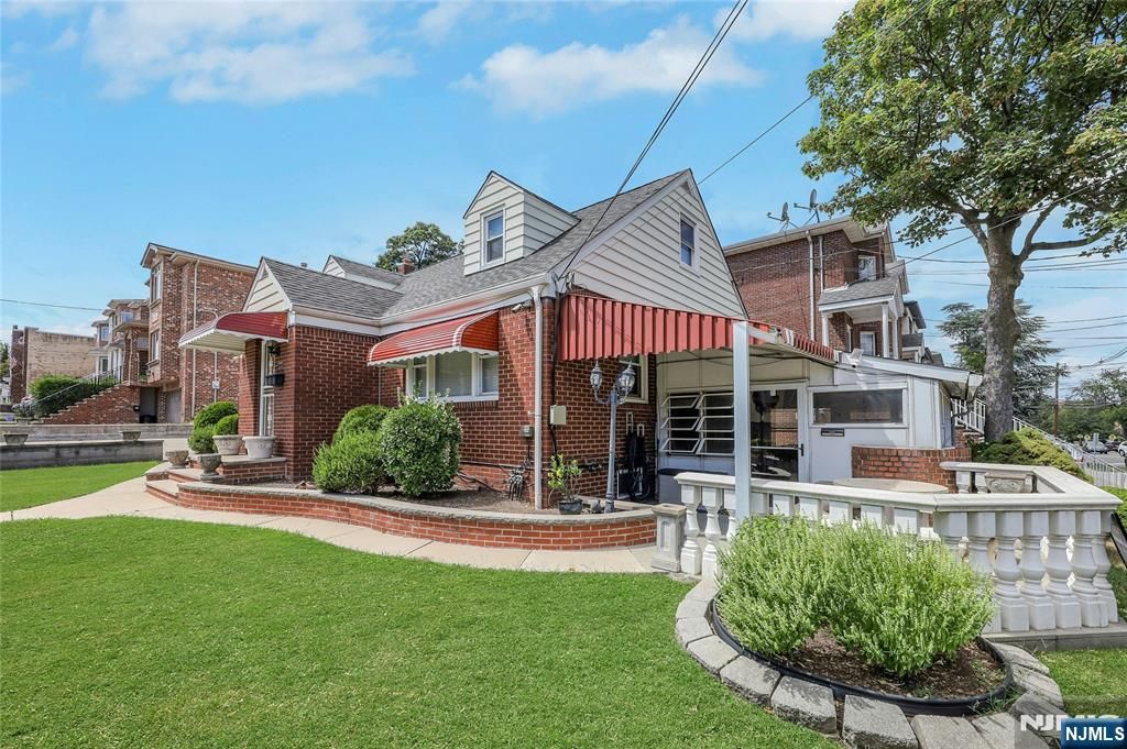 Photo of 345 Roff Avenue, Palisades Park, NJ 07650 (MLS # 25031161)