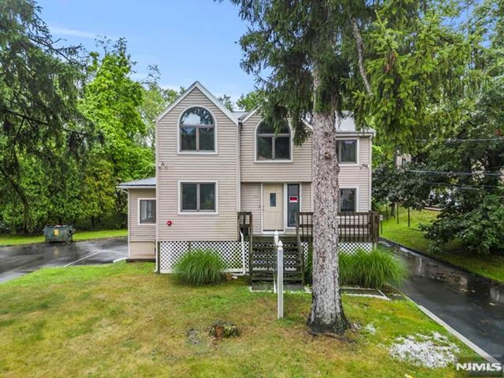 Photo of 132 Little Falls Road, Fairfield, NJ 07004 (MLS # 25042375)