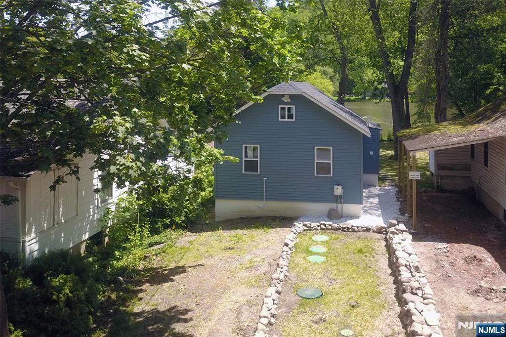 Property for Sale at 37 Lakeview Terrace, Oakland, New Jersey - Bedrooms: 1 
Bathrooms: 1 
Rooms: 5  - $347,700