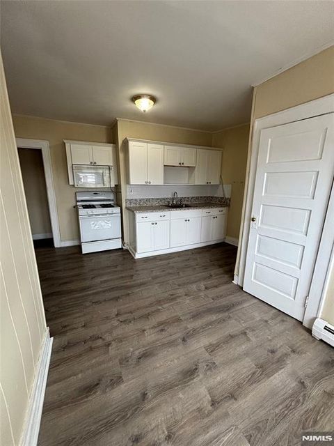 Photo of 705707 Ridge Rd, Lyndhurst, NJ 07071 (MLS # 25035150)