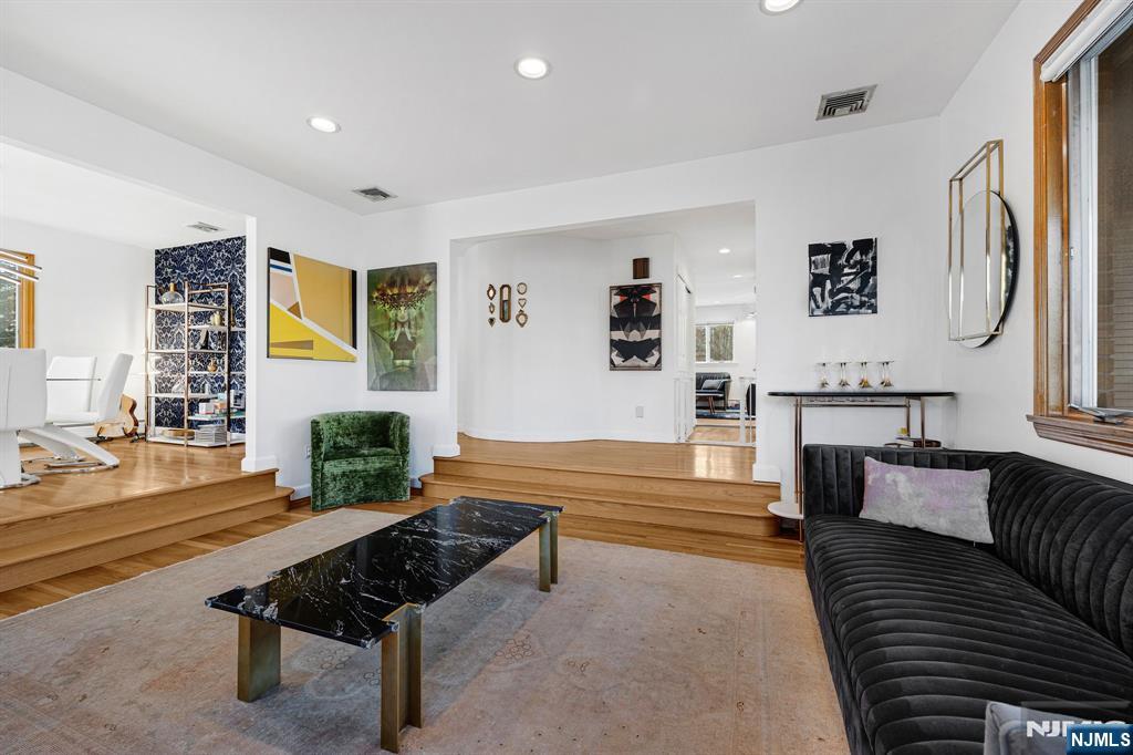 1153 River Road